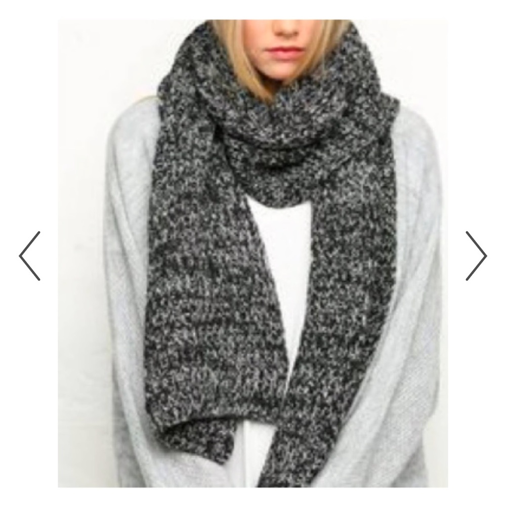 Brandy Melville Women Black white  Gray Knit Scarf One Size